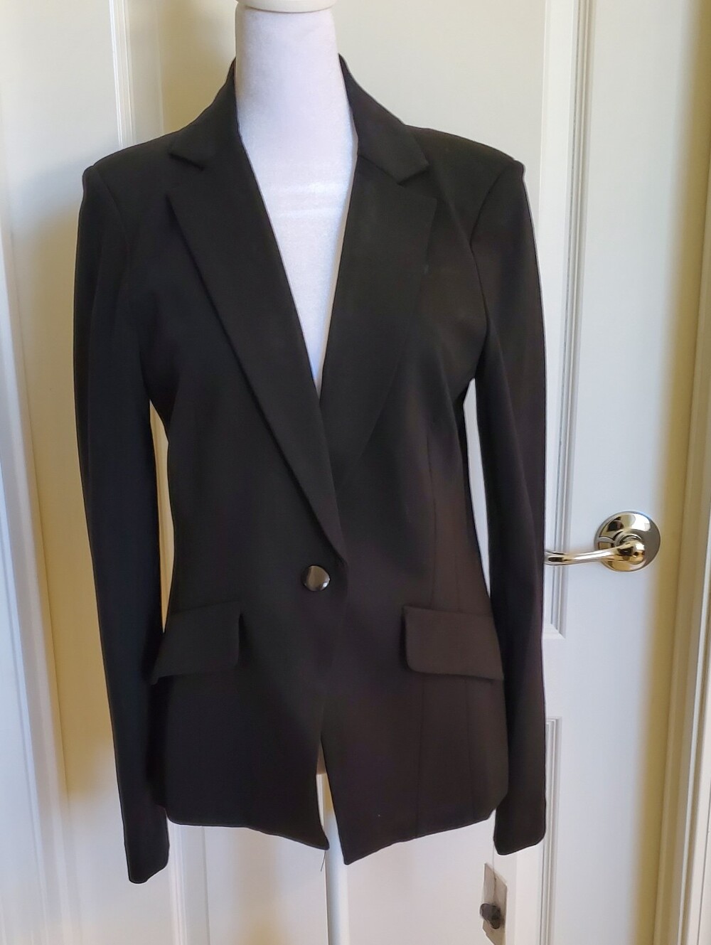 NWT Amanda & Chelsea Black Single-Button Notch Lapel Blazer- Size S